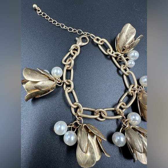 Vintage Gold Tone Flowers and Pearls Charm Bracelet - Picture 4 of 4